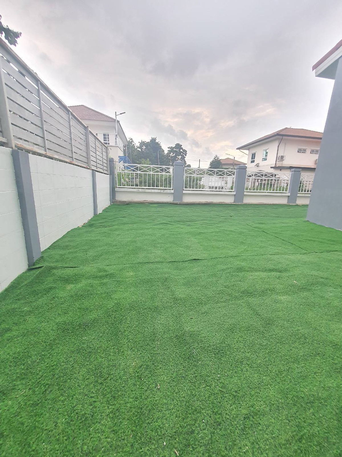 ขายบ้านลาดกระบัง สุวรรณภูมิ : 🏡 บ้านเดี่ยวทำเลศักยภาพ ติดถนนกาญจนาภิเษก ความลงตัวของ “ทำเล + พื้นที่ + ความสะดวก”