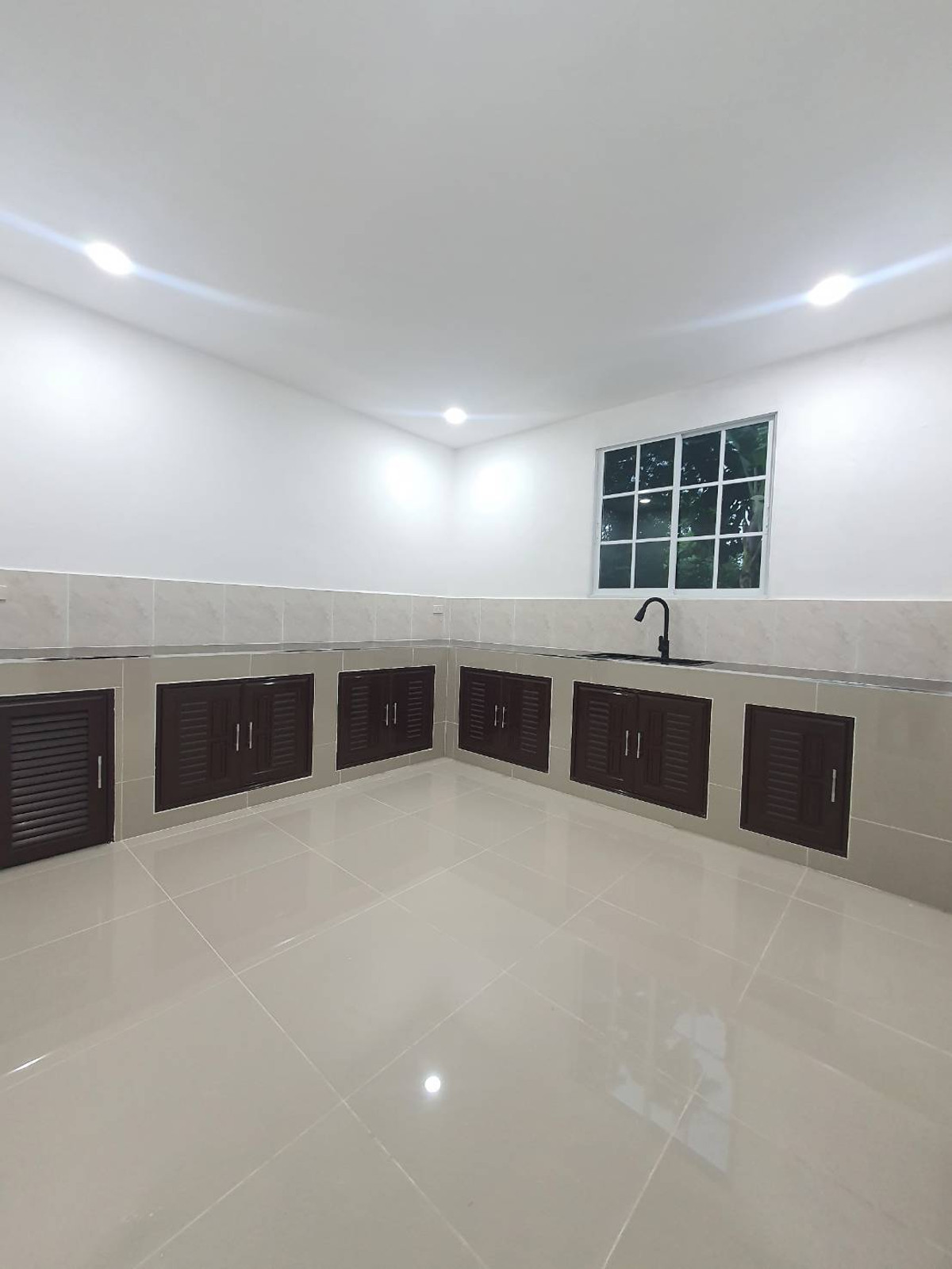 ขายบ้านลาดกระบัง สุวรรณภูมิ : 🏡 บ้านเดี่ยวทำเลศักยภาพ ติดถนนกาญจนาภิเษก ความลงตัวของ “ทำเล + พื้นที่ + ความสะดวก”