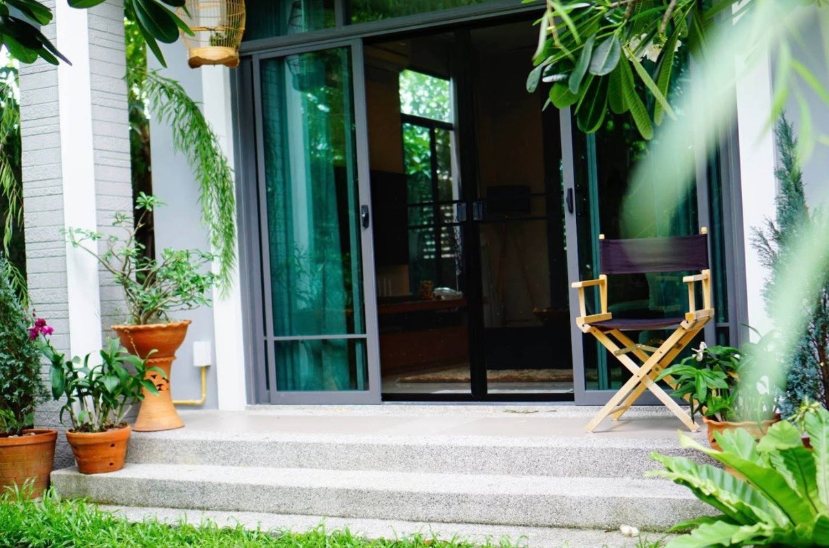 For RentHousePattanakan, Srinakarin : Single house for rent, The Palm Phatthanakan Luxury Village, near Thonglor, just 20 minutes.