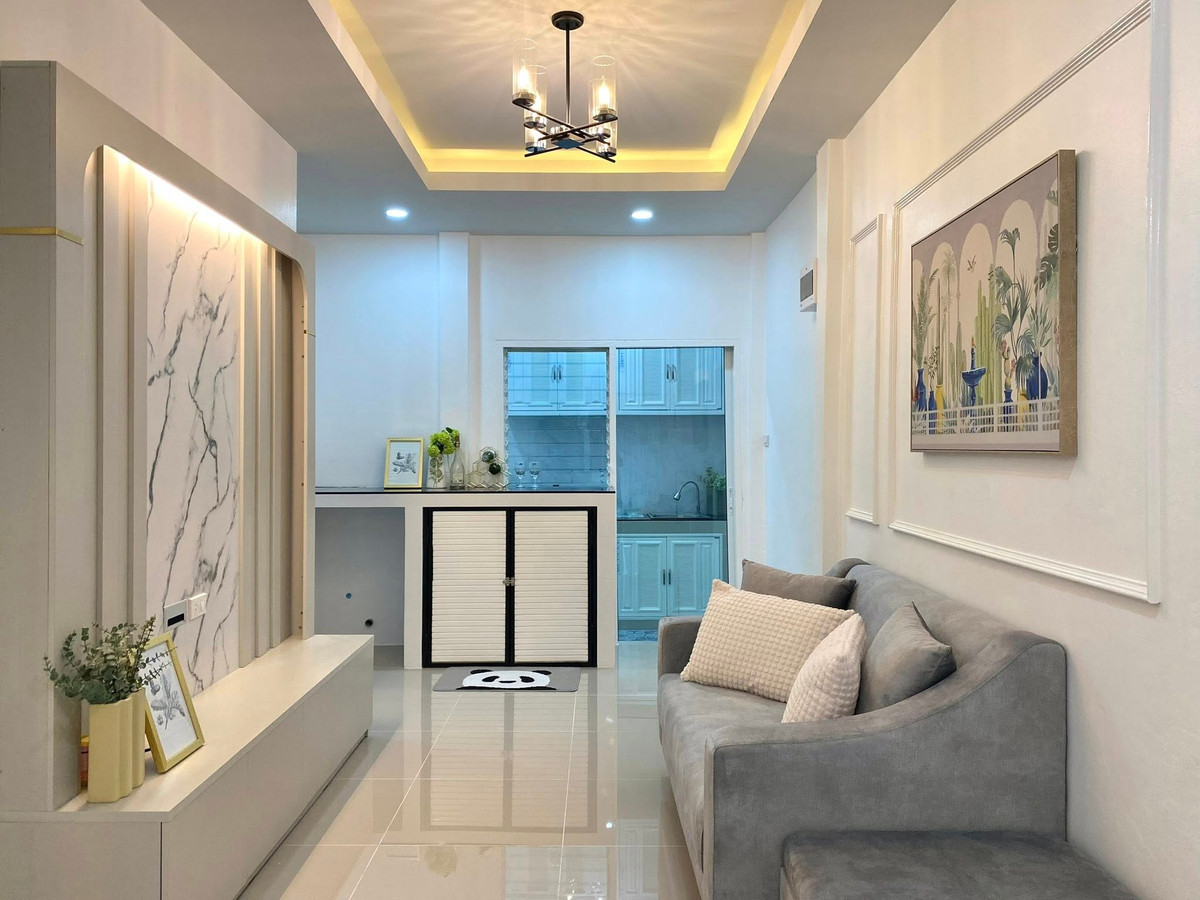 For SaleTownhomePattaya, Bangsaen, Chonburi : Rattanakorn Village 1-2 / 2 Bedrooms (FOR SALE) BEWN100