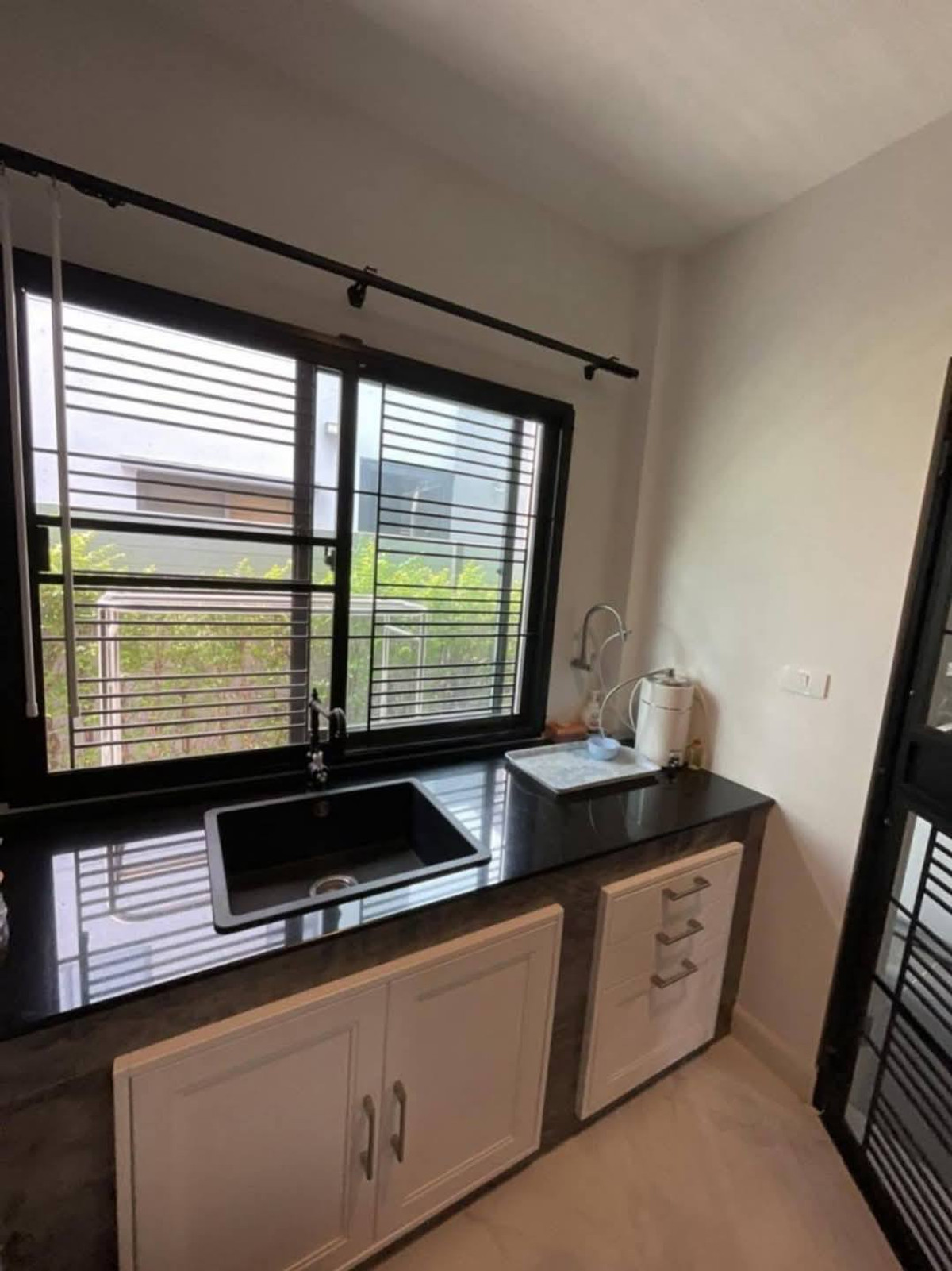 ขายบ้านนนทบุรี บางใหญ่ บางบัวทอง : เวนิว โฟลว์ พระราม 5 / 4 ห้องนอน (ขาย), Venue Flow Rama 5 / 4 Bedrooms (FOR SALE) AOM071