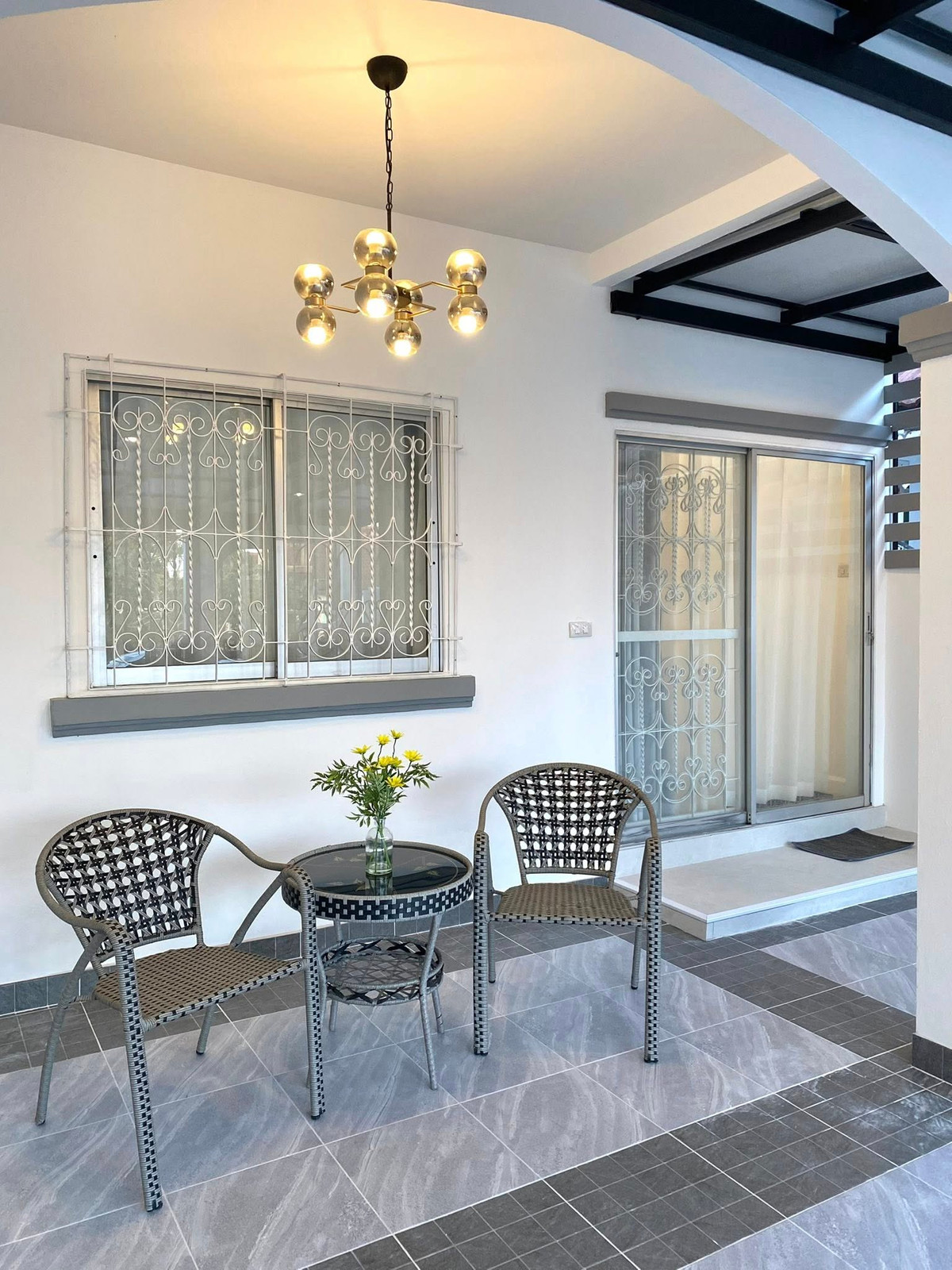 For SaleTownhomePattaya, Bangsaen, Chonburi : Rattanakorn Village 1-2 / 2 Bedrooms (FOR SALE) BEWN100