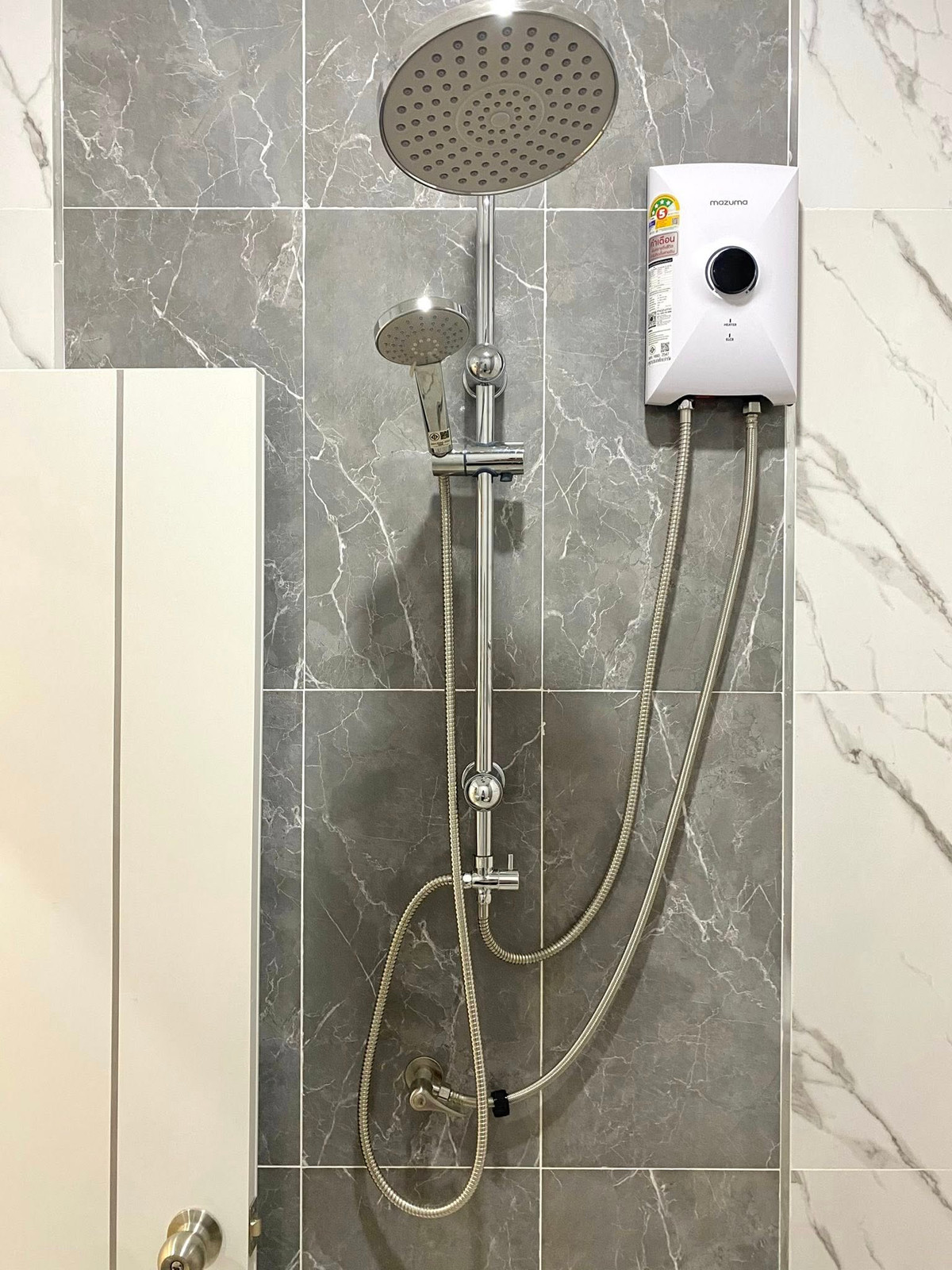 For SaleTownhomePattaya, Bangsaen, Chonburi : Rattanakorn Village 1-2 / 2 Bedrooms (FOR SALE) BEWN100