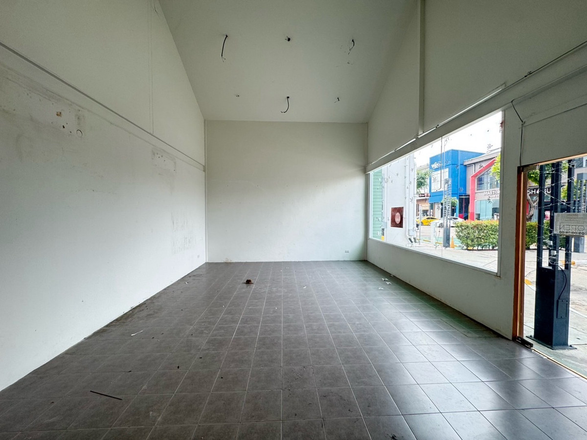 ให้เช่าร้านค้า/ตลาดนัดบางนา แบริ่ง ลาซาล : 📌พื้นที่ให้เช่า เหมาะสำหรับ คาเฟ่,ร้านค้า Branch, Workshop  ทำเลบางนา
