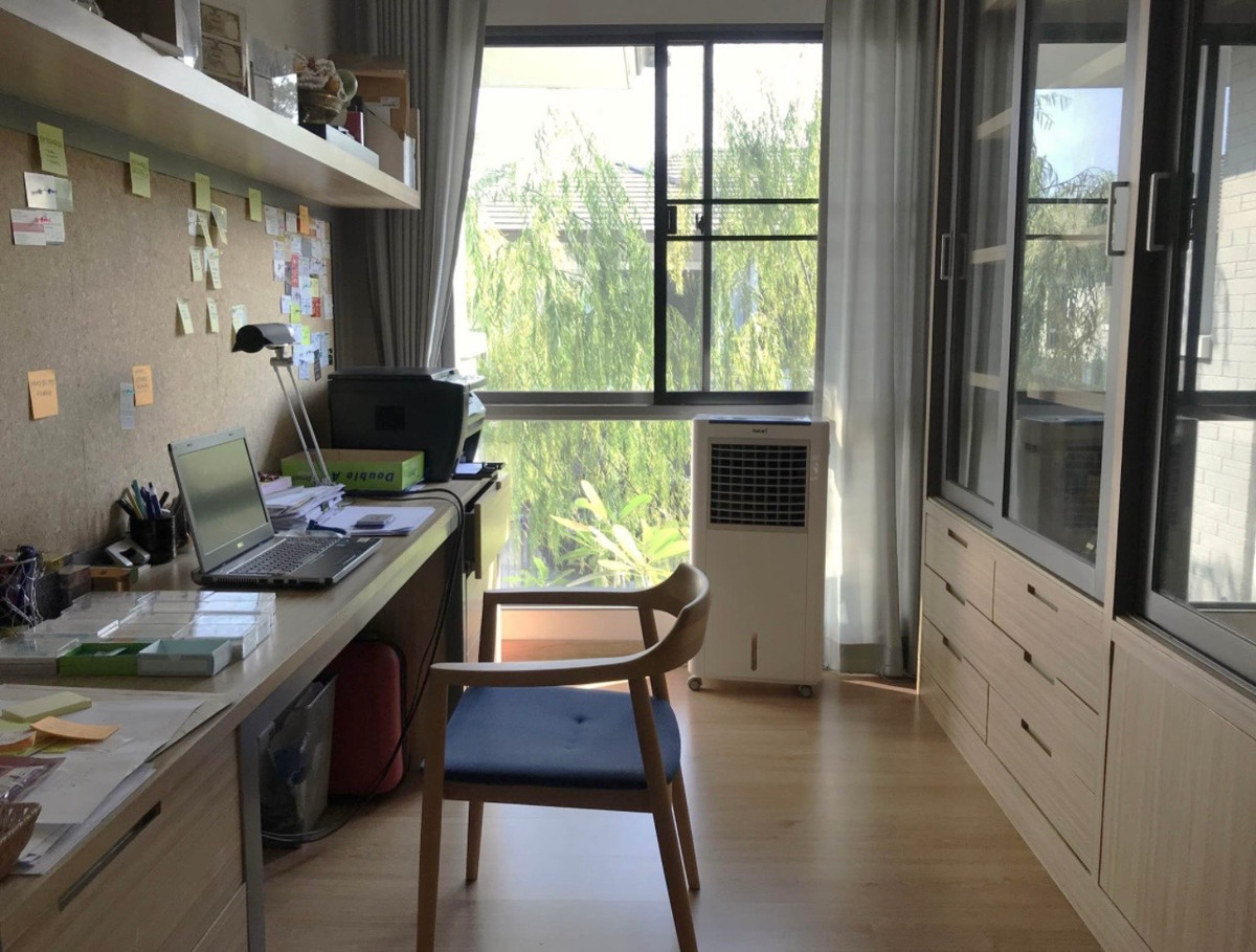 For RentHousePattanakan, Srinakarin : Single house for rent, The Palm Phatthanakan Luxury Village, near Thonglor, just 20 minutes.