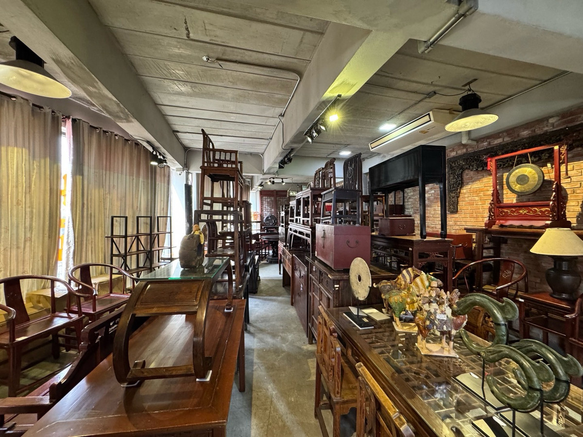 ให้เช่าอาคารพาณิชย์เลียบทางด่วนรามอินทรา : 📌อาคารพาณิชย์ให้เช่า เหมาะสำหรับ คาเฟ่, พีราทิส, ร้านทำผม ,Workshop ,Showroom ขายสินค้า ทำเลเอกมัย - เลียบด่วน
