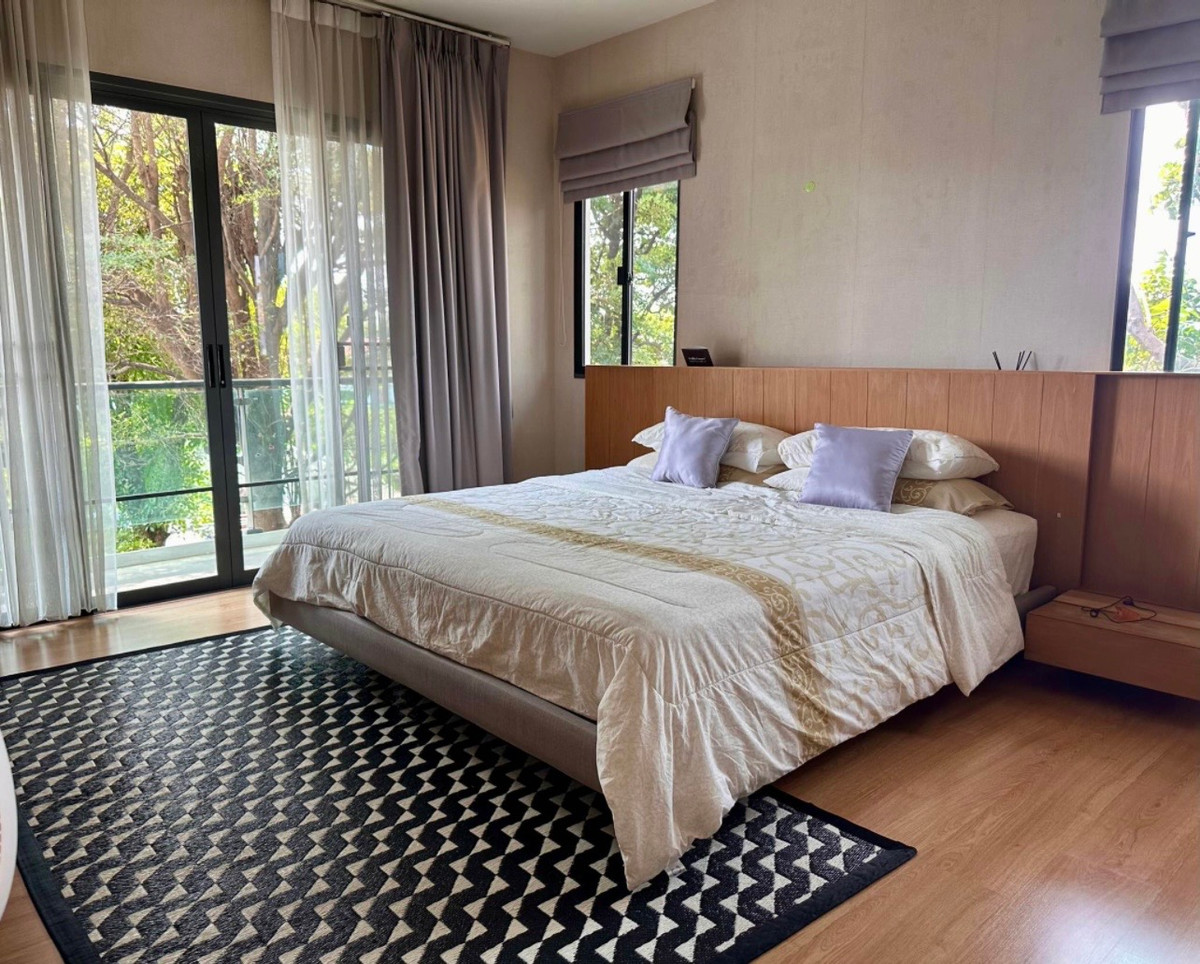 For RentHousePattanakan, Srinakarin : Single house for rent, The Palm Phatthanakan Luxury Village, near Thonglor, just 20 minutes.