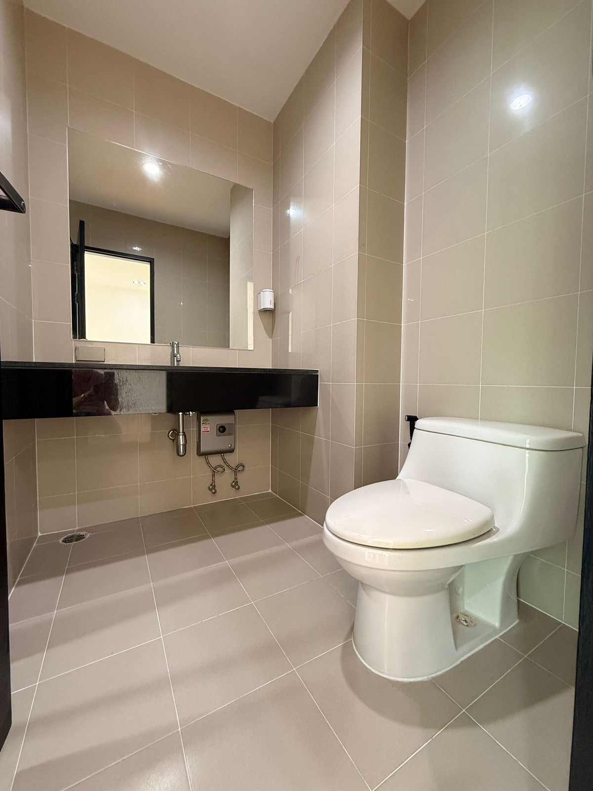 For RentHome OfficePattanakan, Srinakarin : For rent: Home Office / Townhome Noble Cube Phatthanakan, newly renovated, near the garden.