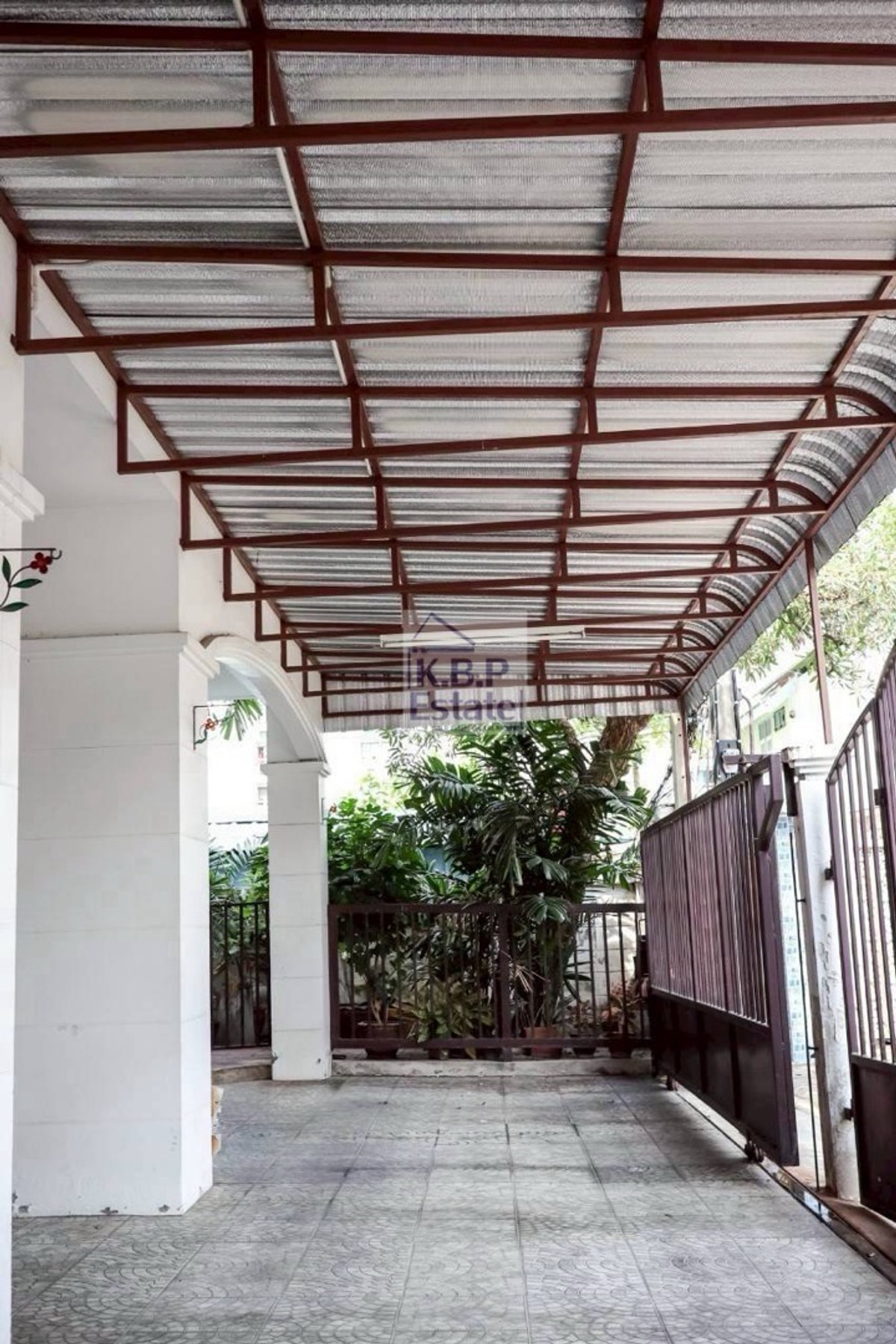 ขายบ้านสาทร นราธิวาส : ขสยบ้านย่านสาทร-เซนต์หลุยส์ หั่นราคาทำเลทอง 63.70 ตร.วา 700ตรม 