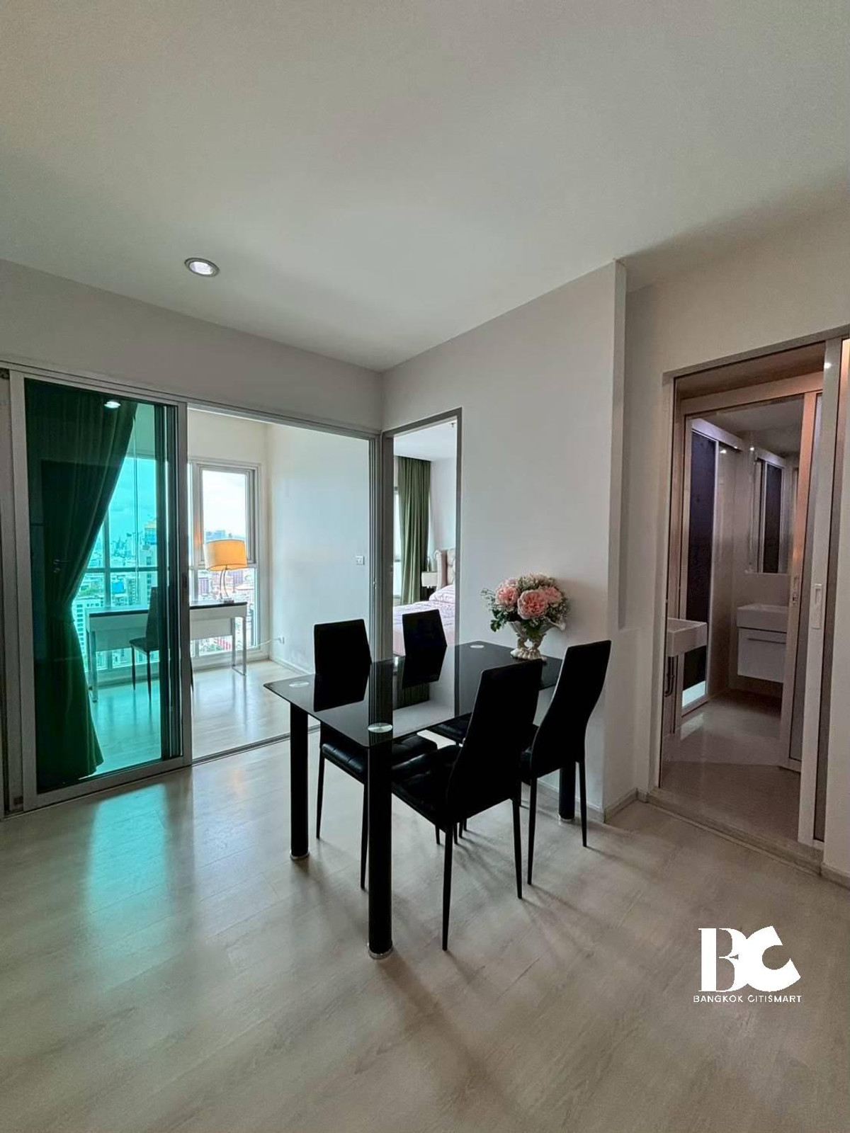 ขายคอนโดรัชดา ห้วยขวาง : Life Ratchadapisek (2 Bed 45 sq.m.) Price 4,710,000 thb.