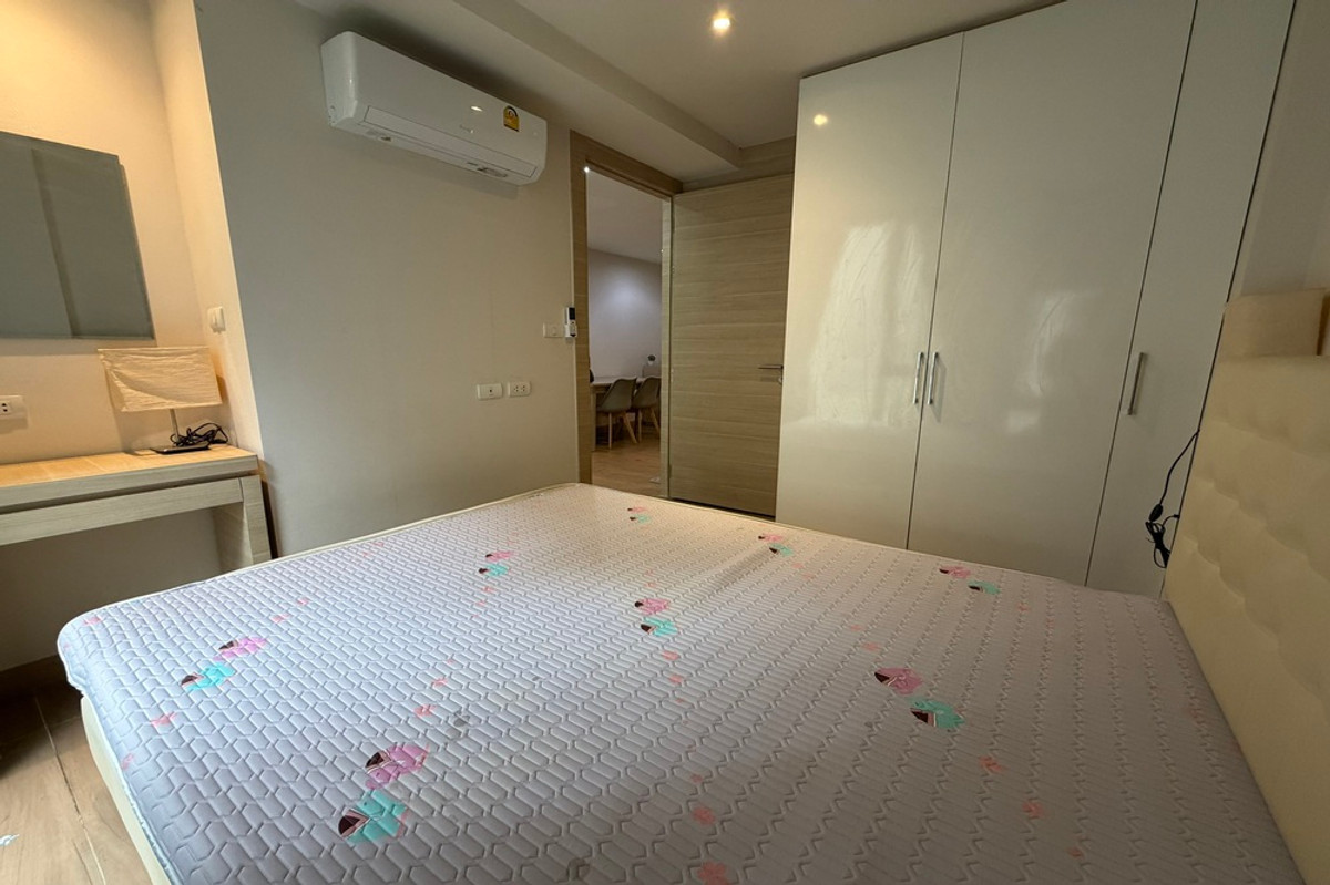 For RentCondoSilom, Saladaeng, Bangrak : 🔥 For Rent !! pool view !! 🔥 Code C20221202932.........Klass Silom, 1 bedroom, 1 bathroom, furnished, ready to move in📣📣