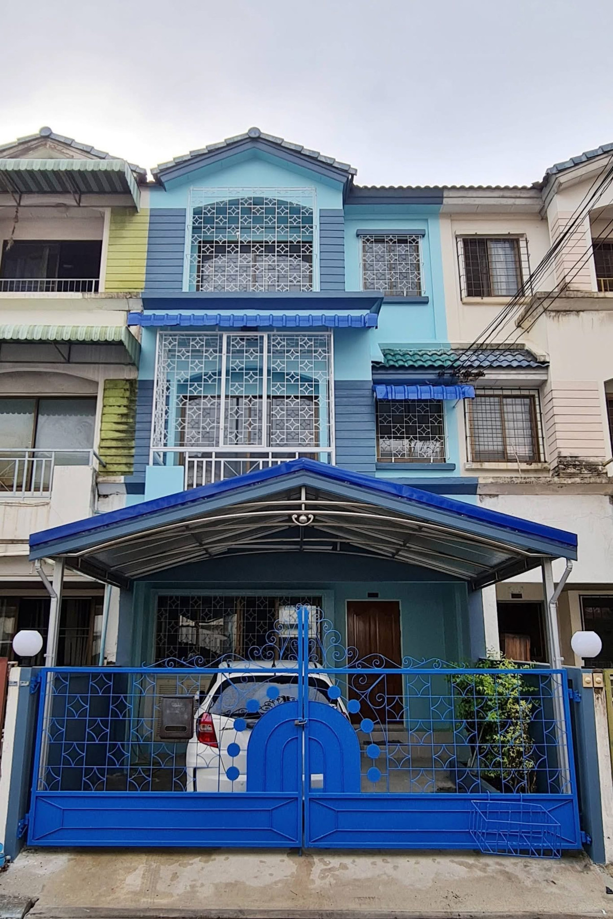 For RentTownhomePattanakan, Srinakarin : Townhome for rent, newly renovated Baan Klang Muang Rama 9 Soi 43, near The Nine Rama 9 and Airport Rail Link.