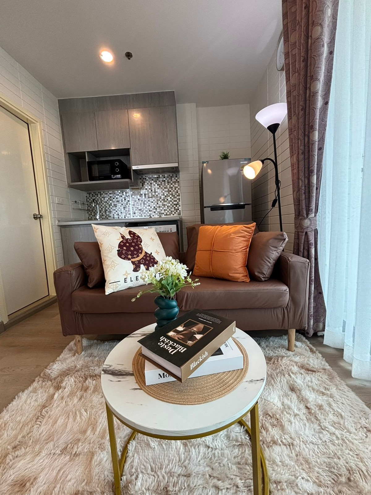 For RentCondoThaphra, Talat Phlu, Wutthakat : Ideo Sathorn Thapra near BTS Phonimit, 2 bedrooms, 2 parking spaces, new room, new furniture, available for rent.