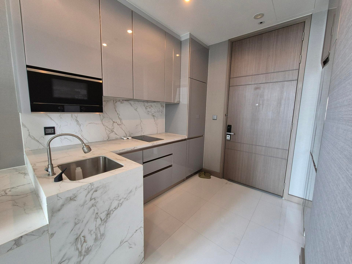 ขายคอนโดพระราม 9 เพชรบุรีตัดใหม่ RCA : ( ห้องอยู่ชั้นสูง!! )​ 1 Bedroom 1 Bathroom 35 ตร.ม. THE ESSE at SINGHA COMPLEX ติดแยกอโศก-เพชรบุรี และ MRT เพชรบุรี 0 เมตร