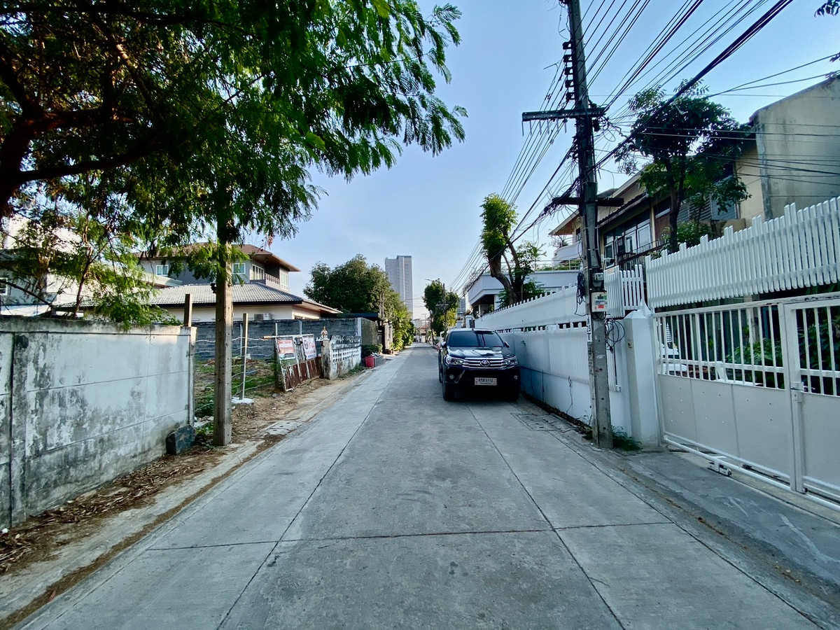 ขายที่ดินรัชดา ห้วยขวาง : ขายที่ดินทำเลศักยภาพ อินทามระ 37 ใจกลางเมือง เหมาะสร้างบ้านหรือพัฒนาอพาร์ทเมนต์ พื้นที่หายากในย่านนี้