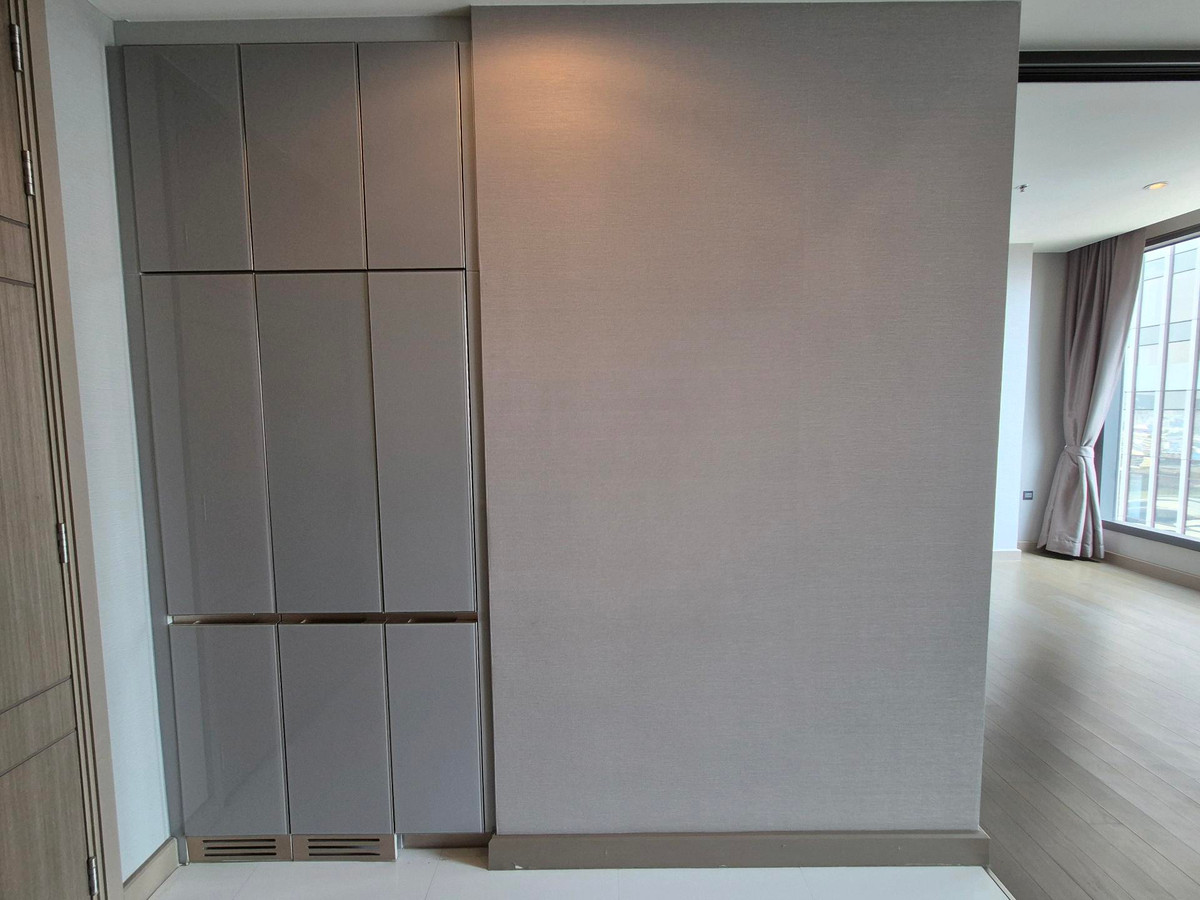 ขายคอนโดพระราม 9 เพชรบุรีตัดใหม่ RCA : ( ห้องอยู่ชั้นสูง!! )​ 1 Bedroom 1 Bathroom 35 ตร.ม. THE ESSE at SINGHA COMPLEX ติดแยกอโศก-เพชรบุรี และ MRT เพชรบุรี 0 เมตร