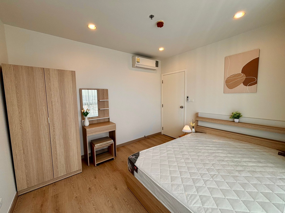 For RentCondoThaphra, Talat Phlu, Wutthakat : Ideo Sathorn Thapra near BTS Phonimit, 2 bedrooms, 2 parking spaces, new room, new furniture, available for rent.