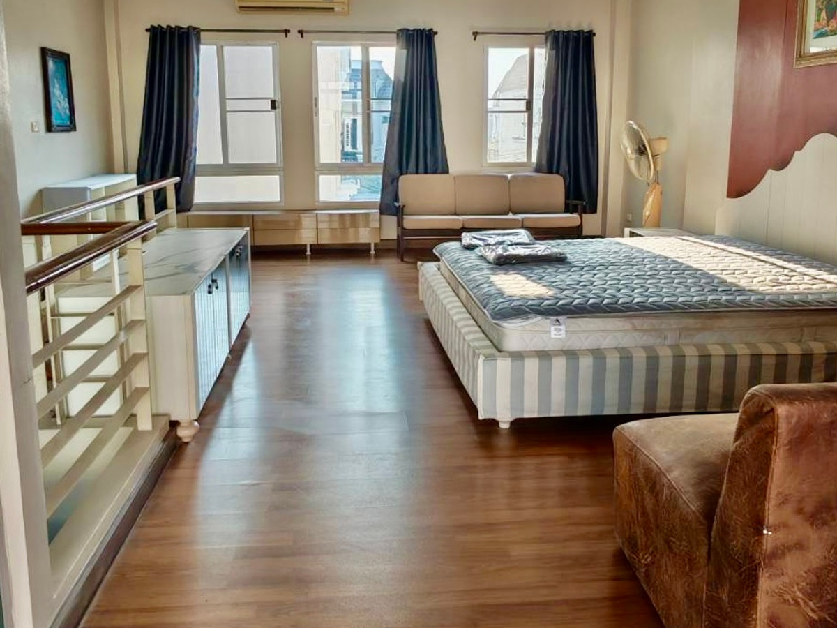 For RentTownhomePattanakan, Srinakarin : For Rent: 3-Storey Townhome at Baan Klang Muang The Royal Monaco Srinakarin – Pattanakarn Spacious Modern Townhome in a Prime Location, Ready to Move In