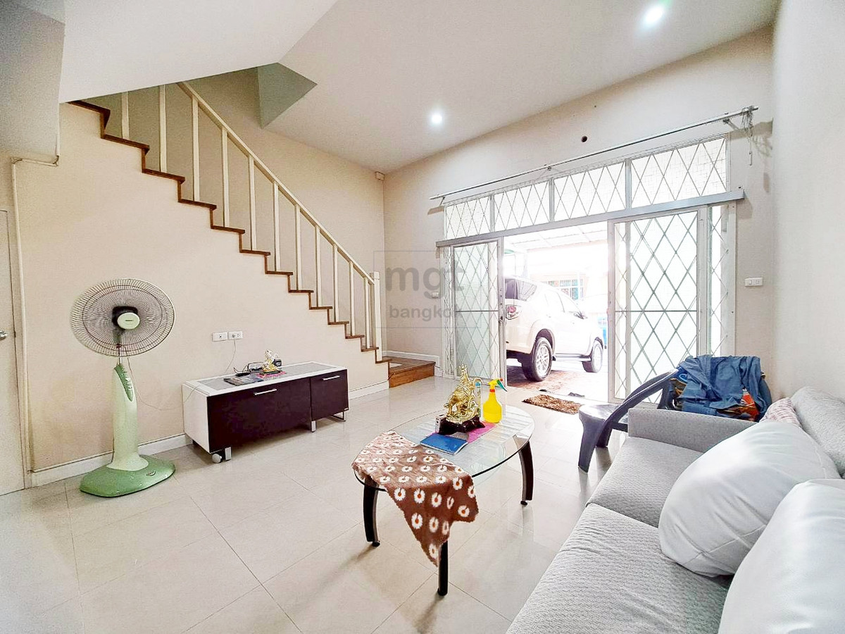 ขายทาวน์โฮมเอกชัย บางบอน : ขายด่วน!! คุ้มมาก ขายขาดทุน  สภาพดีมาก ทาวน์เฮ้าส์ปริญลักษณ์ เอกชัย บางบอน ทำเลดีมาก   