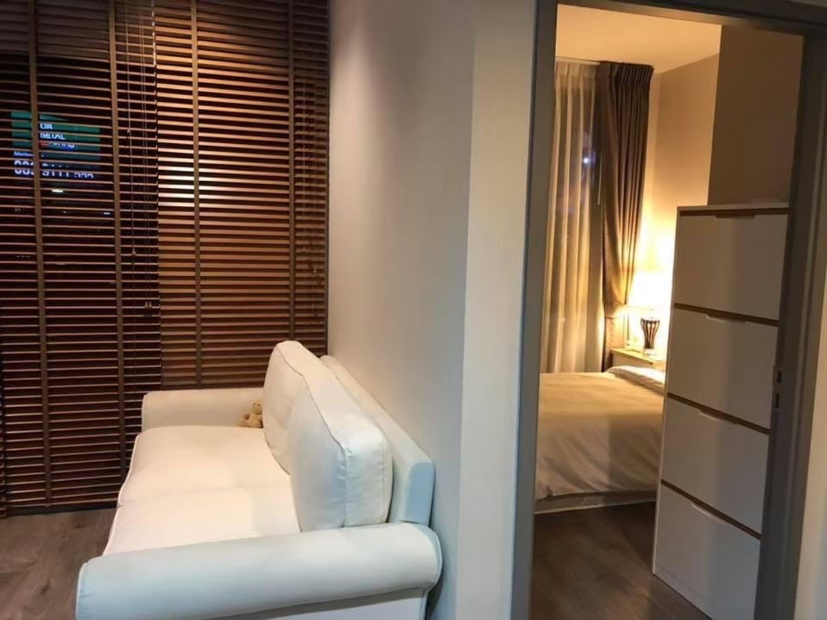 For SaleCondoLadprao, Central Ladprao : Condo for sale, Whizdom Avenue Ratchada Lat Phrao, next to MRT Lat Phrao, 0 meters, 2 bedrooms, corner room, no walls next to anyone.