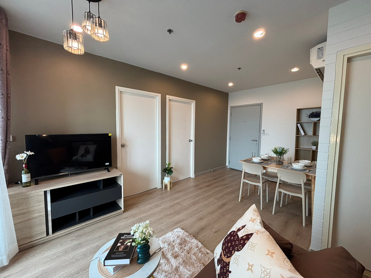 For RentCondoThaphra, Talat Phlu, Wutthakat : Ideo Sathorn Thapra near BTS Phonimit, 2 bedrooms, 2 parking spaces, new room, new furniture, available for rent.