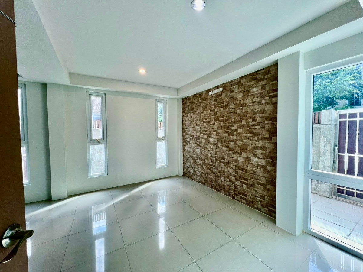 ให้เช่าบ้านลาดพร้าว เซ็นทรัลลาดพร้าว : ให้เช่า บ้านเดี่ยวหลังมุม สไตล์โฮมออฟฟิศ | วิภาวดี 20 | ทำเลใจกลางเมือง เหมาะอยู่อาศัยหรือทำสำนักงานส่วนตัว