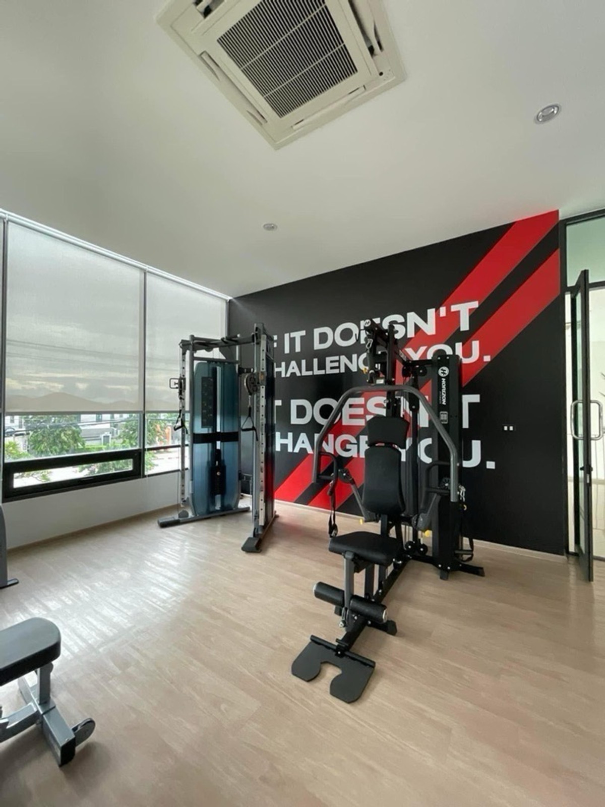 ให้เช่าทาวน์โฮมลาดกระบัง สุวรรณภูมิ : ให้เช่า| For rent Townhome 3 ชั้น 📍 𝐏𝐥𝐞𝐱 𝐎𝐧𝐧𝐮𝐭-𝐖𝐨𝐧𝐠𝐰𝐚𝐞𝐧 ใกล้เมกาบางนา เดินทางไปสุวรรณภูมิเพียง 10 นาที หน้าหมู่บ้านมี Community Mall 🏡🌲 