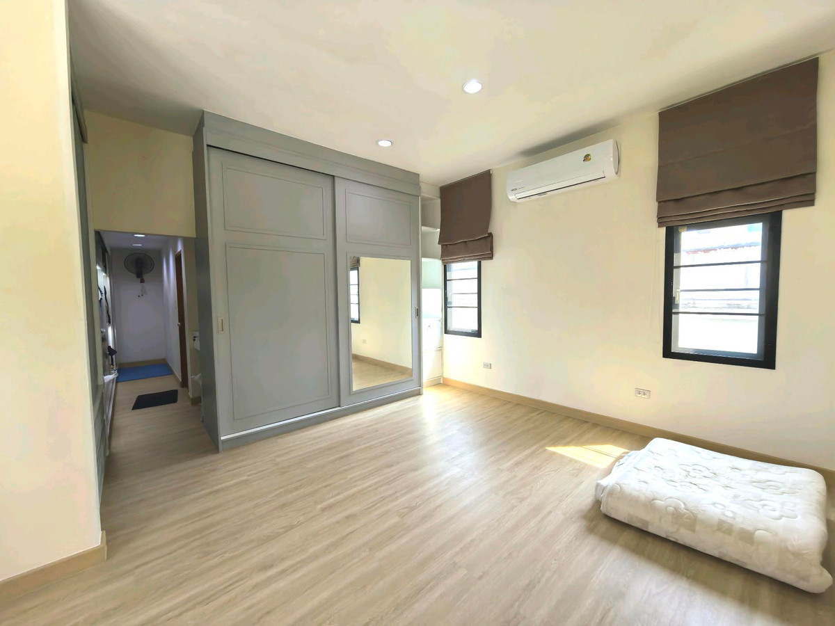 ขายบ้านบางแค เพชรเกษม : ขายบ้าน 2 ชั้น ม.เรืองอนันต์ เพชรเกษม 64 พร้อมที่ดินแปลงใหญ่  ที่ดิน 225 ตร.วา ใกล้สถานี MRTบางแค ใกล้ห้าง ตลาดสด