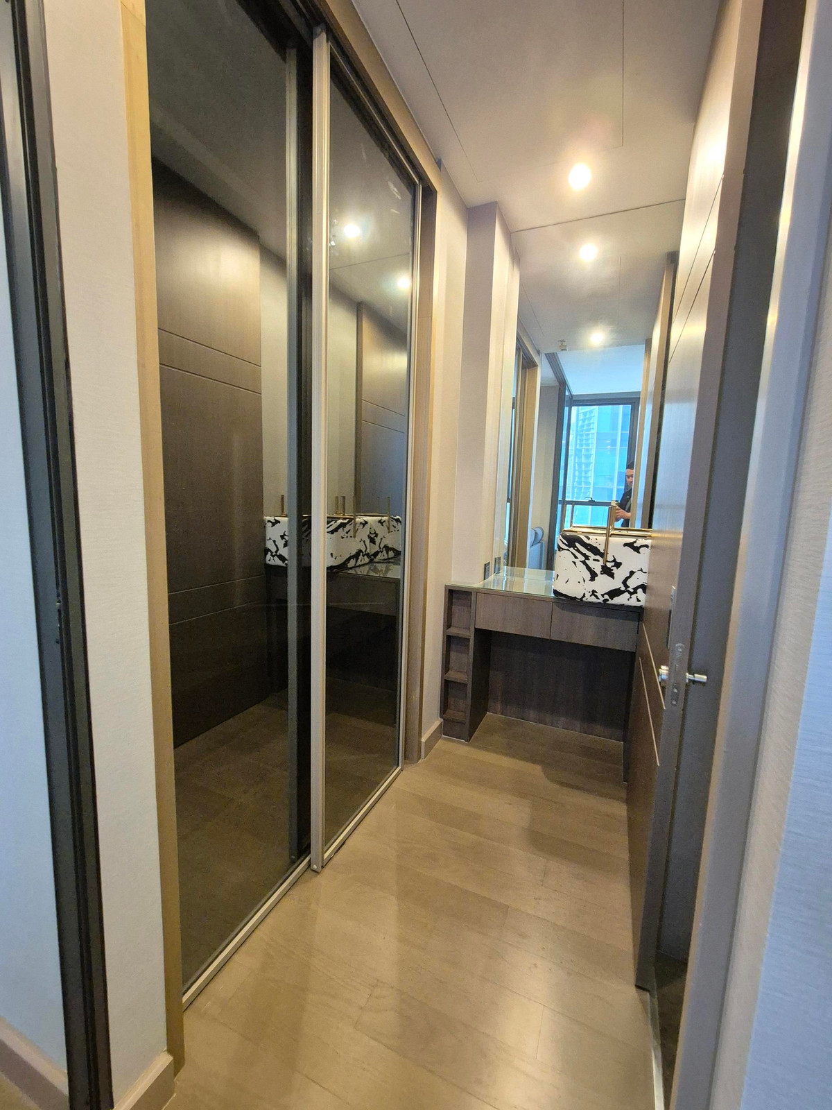 ให้เช่าคอนโดพระราม 9 เพชรบุรีตัดใหม่ RCA : ( รูปห้องจริง!! )​ 1 Bedroom 1 Bathroom 35 ตร.ม. THE ESSE at SINGHA COMPLEX ติดแยกอโศก-เพชรบุรี และ MRT เพชรบุรี 0 เมตร