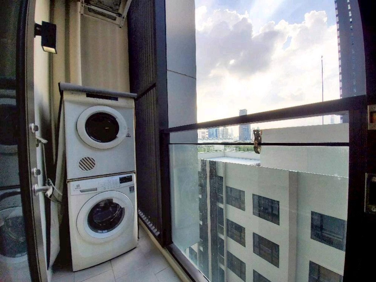 ให้เช่าคอนโดพระราม 9 เพชรบุรีตัดใหม่ RCA : ✨  ใกล้ MRT เพชรบุรี ห้องแต่งสวยหรู สไตล์โรงแรม 5 ดาว บรรยากาศโรแมนติก วิวสวนมักกะสัน โล่งสบายตา ✨
ยินดีรับชาวต่างชาติ