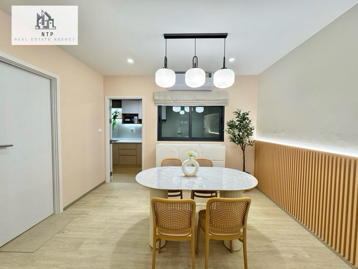 ให้เช่าทาวน์โฮมลาดกระบัง สุวรรณภูมิ : ให้เช่า| For rent Townhome 3 ชั้น 📍 𝐏𝐥𝐞𝐱 𝐎𝐧𝐧𝐮𝐭-𝐖𝐨𝐧𝐠𝐰𝐚𝐞𝐧 ใกล้เมกาบางนา เดินทางไปสุวรรณภูมิเพียง 10 นาที หน้าหมู่บ้านมี Community Mall 🏡🌲 