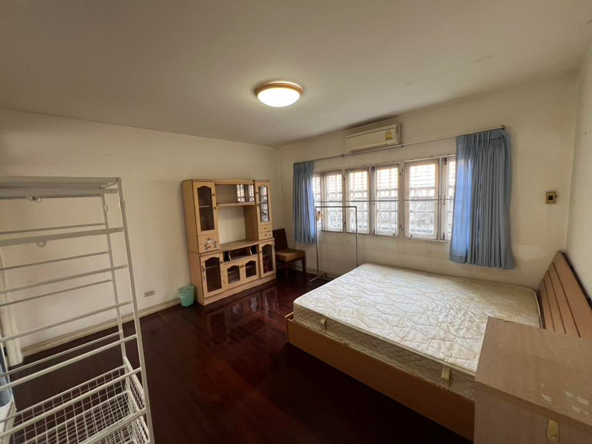 ให้เช่าบ้านเลียบทางด่วนรามอินทรา : ให้เช่า!! คฤหาสน์หรู 5 ห้องนอน 650 ตร.ม. ติดถนนรามอินทรา & รถไฟฟ้าสายสีชมพู | หมู่บ้านแมกไม้ รามอินทรา 103/3