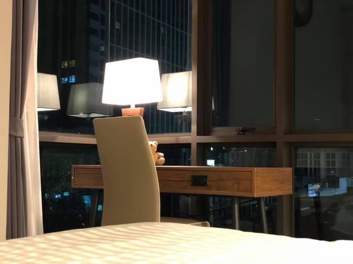 For SaleCondoLadprao, Central Ladprao : Condo for sale, Whizdom Avenue Ratchada Lat Phrao, next to MRT Lat Phrao, 0 meters, 2 bedrooms, corner room, no walls next to anyone.