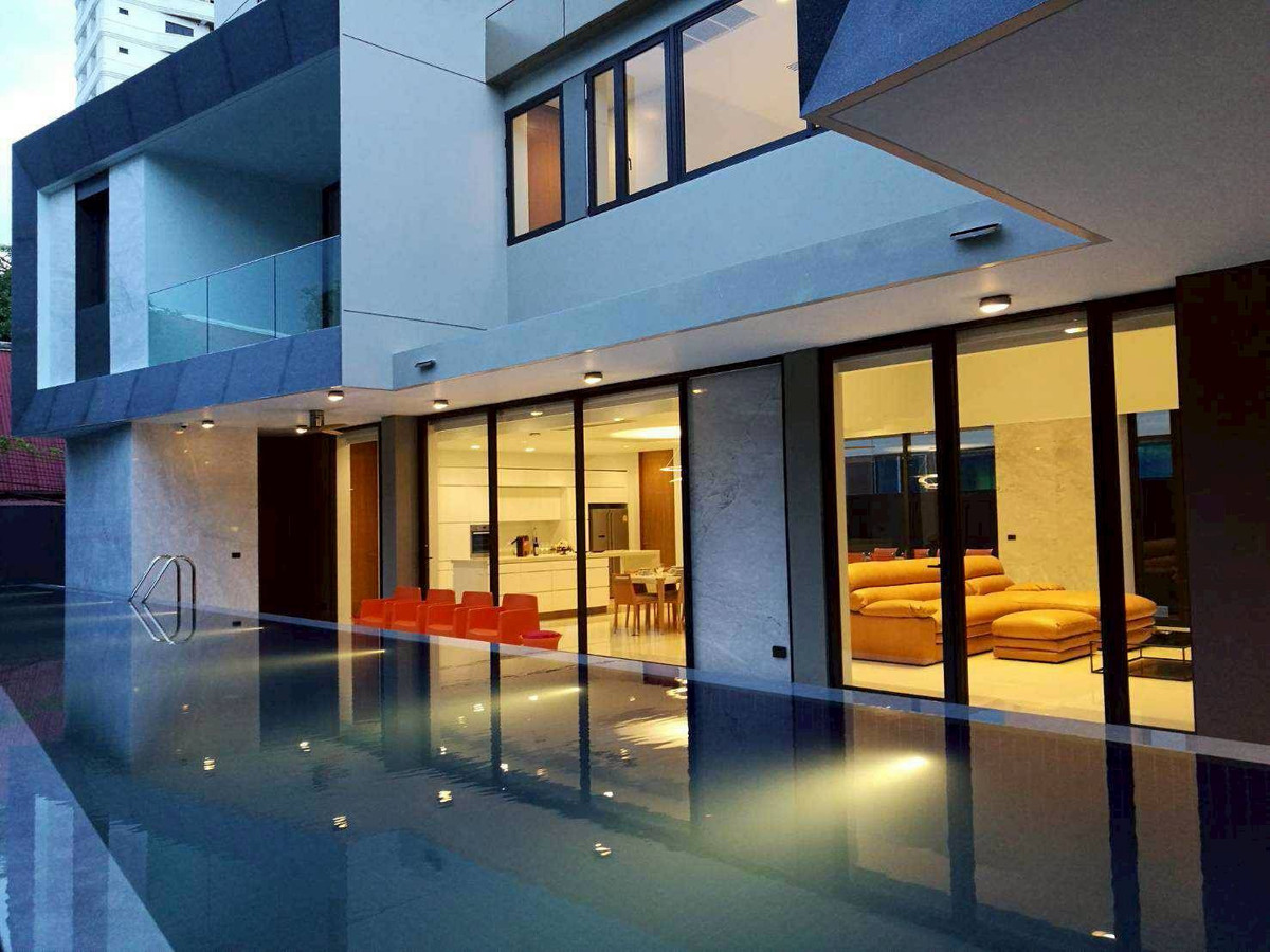 ขายบ้านสุขุมวิท อโศก ทองหล่อ : LTH14437 – บ้านเดี่ยวเอกมัย พื้นที่กว้าง บ้านอบอุ่น เหมาะสำหรับครอบครัว พร้อมสระว่ายน้ำ | House for Sale | Ekkamai | 127.3 sq.w. | 2 Beds 3 Baths | Spacious Family Home Private Pool Best Value | Near Big C Rama 4 | 98,000,000 THB 