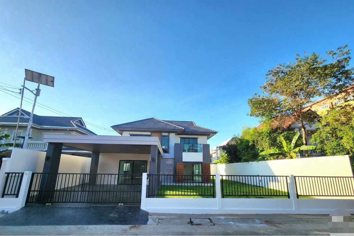 For SaleHouseNonthaburi, Bang Yai, Bangbuathong : Newly renovated house There is a downstairs bedroom and a garden around the house.