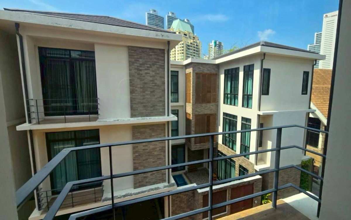 For RentHouseSukhumvit, Asoke, Thonglor : Single house with private pool, 4 bedrooms - Phrom Phong ** NO CO-AGENT **