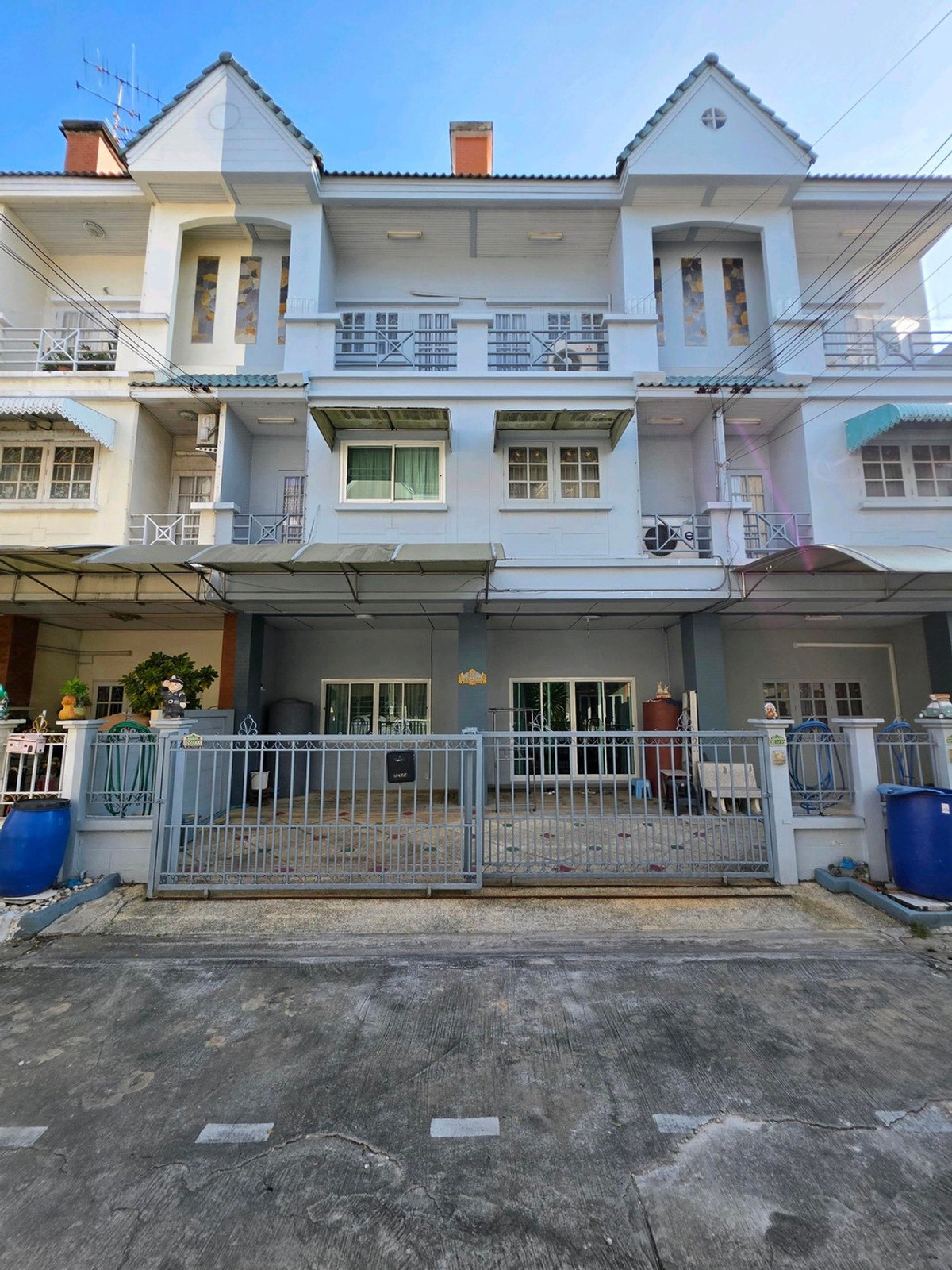 ขายทาวน์โฮมโชคชัย4 ลาดพร้าว71 : ขายทาวน์โฮม 2 ยูนิต หมู่บ้านเกตุนุติ ซอยลาดพร้าว 87 ใกล้สถานีรถไฟฟ้าสายสีเหลือง (N.2007)