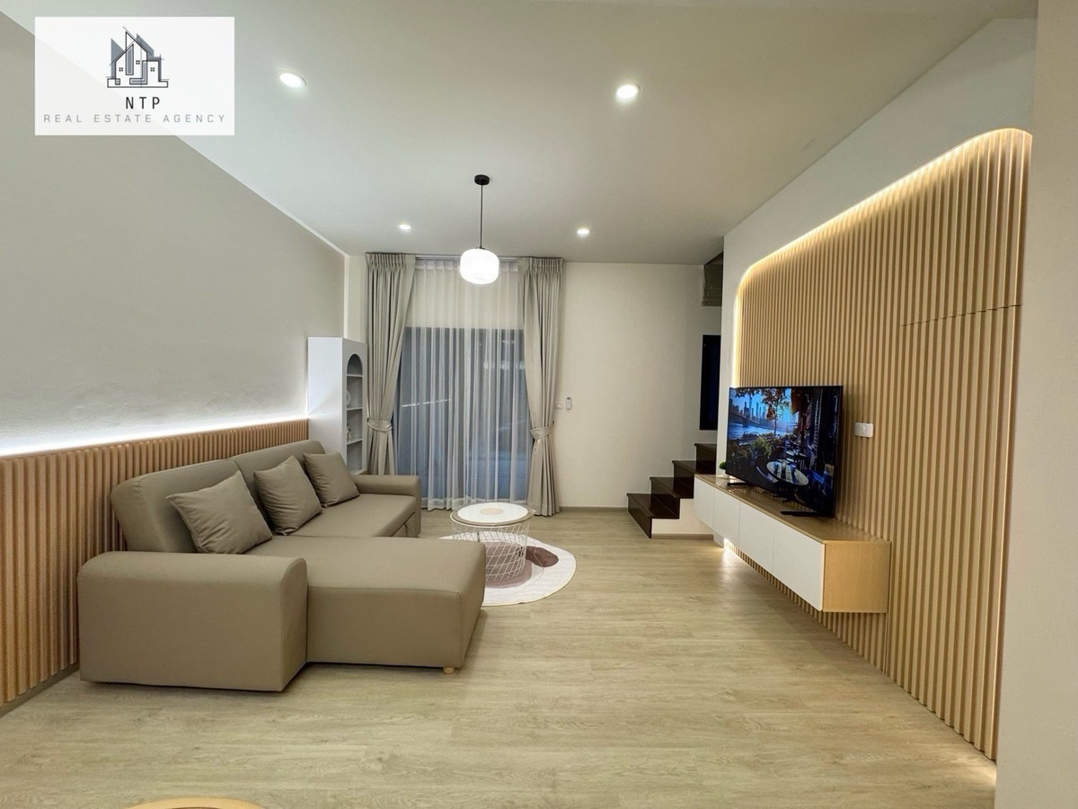 ให้เช่าทาวน์โฮมลาดกระบัง สุวรรณภูมิ : ให้เช่า| For rent Townhome 3 ชั้น 📍 𝐏𝐥𝐞𝐱 𝐎𝐧𝐧𝐮𝐭-𝐖𝐨𝐧𝐠𝐰𝐚𝐞𝐧 ใกล้เมกาบางนา เดินทางไปสุวรรณภูมิเพียง 10 นาที หน้าหมู่บ้านมี Community Mall 🏡🌲 