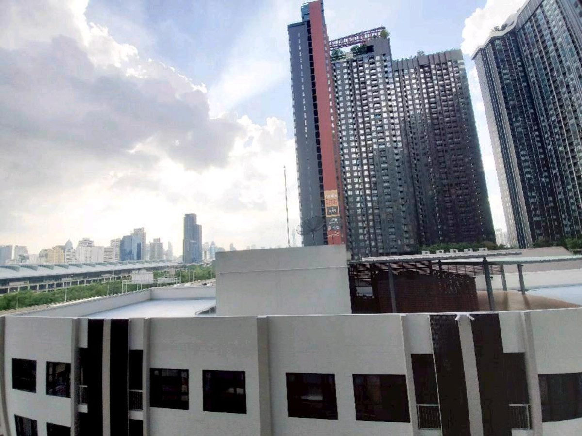 ให้เช่าคอนโดพระราม 9 เพชรบุรีตัดใหม่ RCA : ✨  ใกล้ MRT เพชรบุรี ห้องแต่งสวยหรู สไตล์โรงแรม 5 ดาว บรรยากาศโรแมนติก วิวสวนมักกะสัน โล่งสบายตา ✨
ยินดีรับชาวต่างชาติ