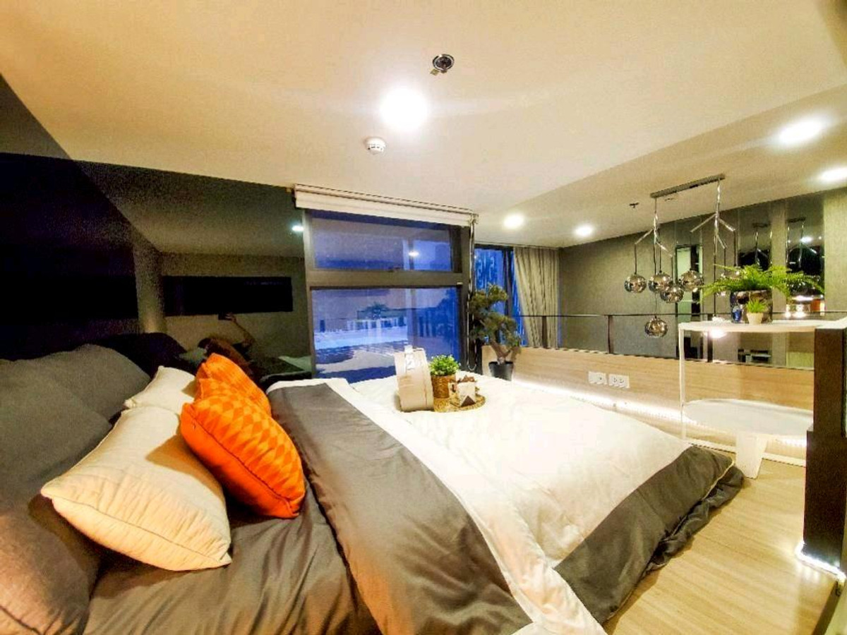 ให้เช่าคอนโดพระราม 9 เพชรบุรีตัดใหม่ RCA : ✨  ใกล้ MRT เพชรบุรี ห้องแต่งสวยหรู สไตล์โรงแรม 5 ดาว บรรยากาศโรแมนติก วิวสวนมักกะสัน โล่งสบายตา ✨
ยินดีรับชาวต่างชาติ