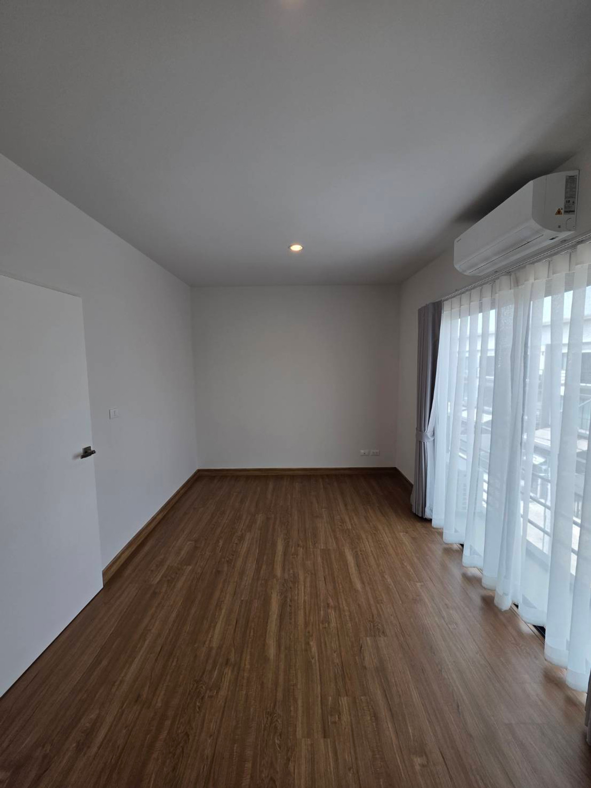 ให้เช่าทาวน์โฮมเกษตรศาสตร์ รัชโยธิน : ให้เช่าทาวน์โฮม บ้านกลางเมือง พหลฯ - รามอินทรา ใกล้ แม็คโคร เทพรักษ์ เพียง 3 นาที