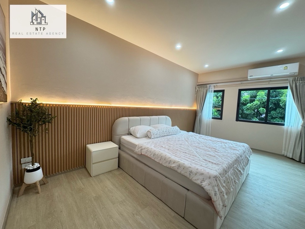 ให้เช่าทาวน์โฮมลาดกระบัง สุวรรณภูมิ : ให้เช่า| For rent Townhome 3 ชั้น 📍 𝐏𝐥𝐞𝐱 𝐎𝐧𝐧𝐮𝐭-𝐖𝐨𝐧𝐠𝐰𝐚𝐞𝐧 ใกล้เมกาบางนา เดินทางไปสุวรรณภูมิเพียง 10 นาที หน้าหมู่บ้านมี Community Mall 🏡🌲 