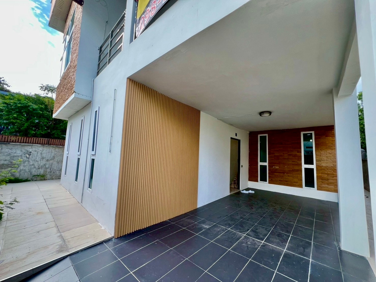 ให้เช่าบ้านลาดพร้าว เซ็นทรัลลาดพร้าว : ให้เช่า บ้านเดี่ยวหลังมุม สไตล์โฮมออฟฟิศ | วิภาวดี 20 | ทำเลใจกลางเมือง เหมาะอยู่อาศัยหรือทำสำนักงานส่วนตัว