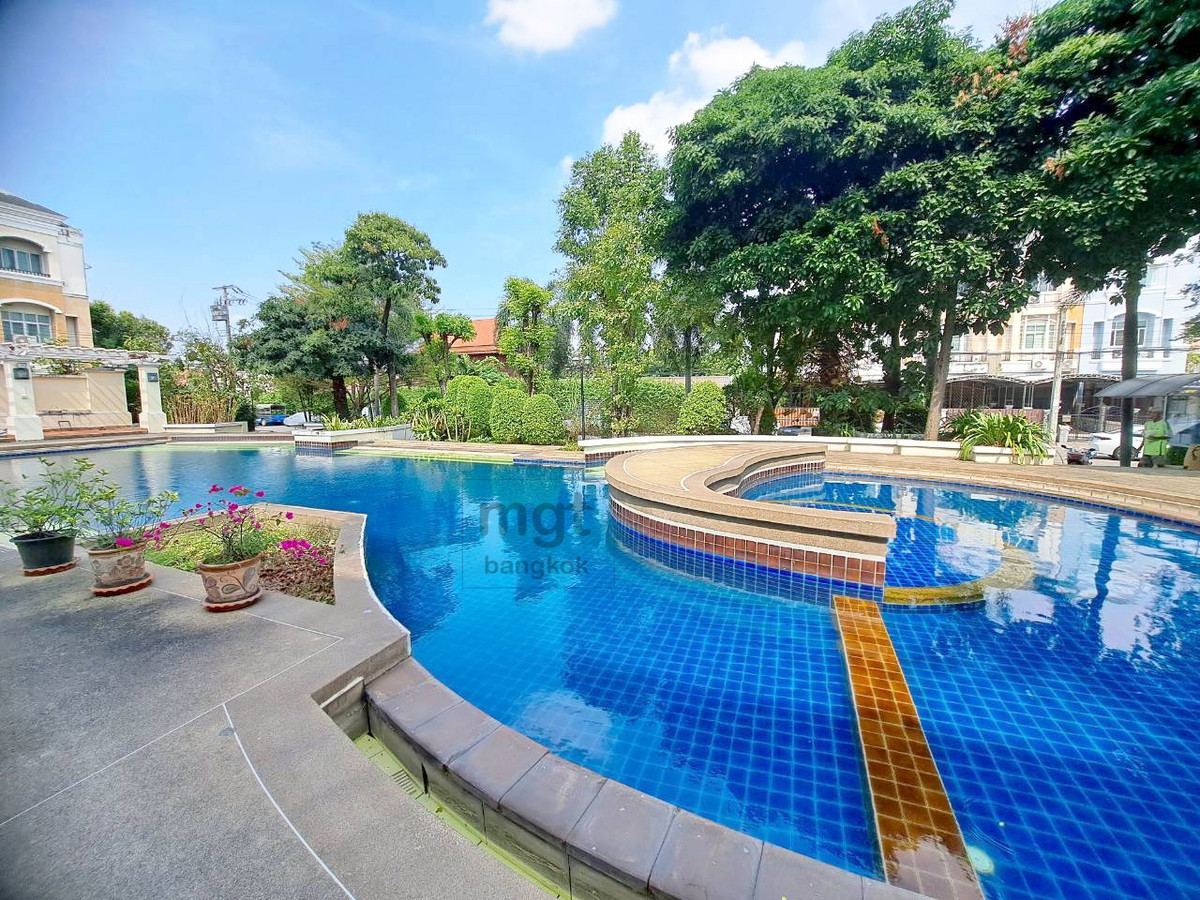 ขายทาวน์โฮมเอกชัย บางบอน : ขายด่วน!! คุ้มมาก ขายขาดทุน  สภาพดีมาก ทาวน์เฮ้าส์ปริญลักษณ์ เอกชัย บางบอน ทำเลดีมาก   