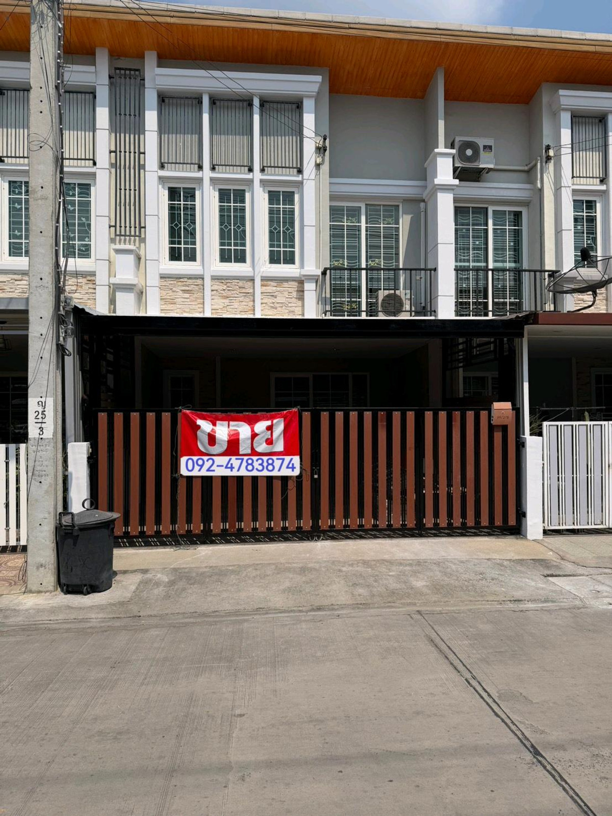 For SaleTownhomeRama5, Ratchapruek, Bangkruai : Townhome for sale, Golden Town Village 2, Pinklao-Charan Sanitwong, newly renovated, good condition 
, near the Red Line BTS. Bang Bamru Station and the expressway entry point