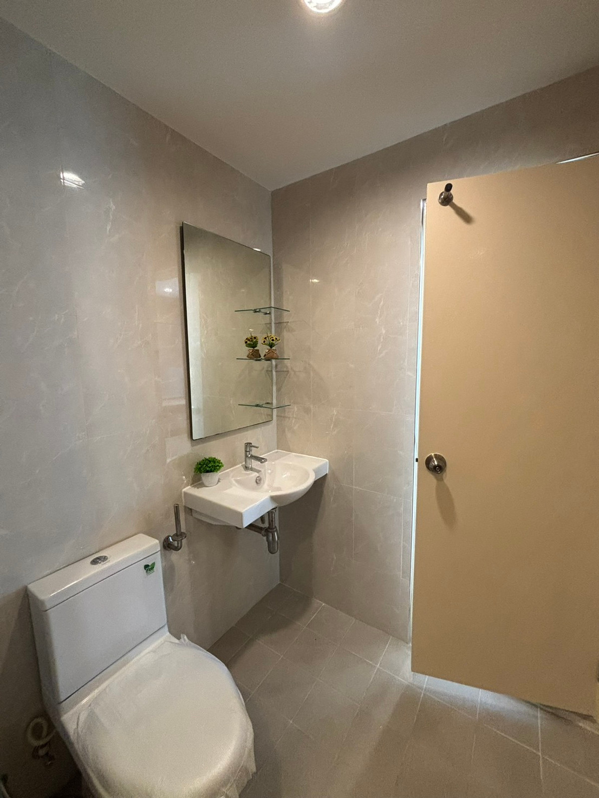 For RentCondoThaphra, Talat Phlu, Wutthakat : Ideo Sathorn Thapra near BTS Phonimit, 2 bedrooms, 2 parking spaces, new room, new furniture, available for rent.