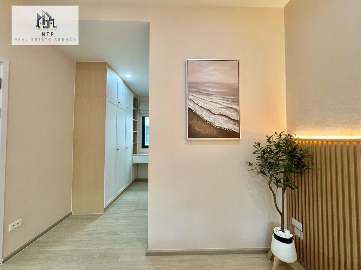 ให้เช่าทาวน์โฮมลาดกระบัง สุวรรณภูมิ : ให้เช่า| For rent Townhome 3 ชั้น 📍 𝐏𝐥𝐞𝐱 𝐎𝐧𝐧𝐮𝐭-𝐖𝐨𝐧𝐠𝐰𝐚𝐞𝐧 ใกล้เมกาบางนา เดินทางไปสุวรรณภูมิเพียง 10 นาที หน้าหมู่บ้านมี Community Mall 🏡🌲 