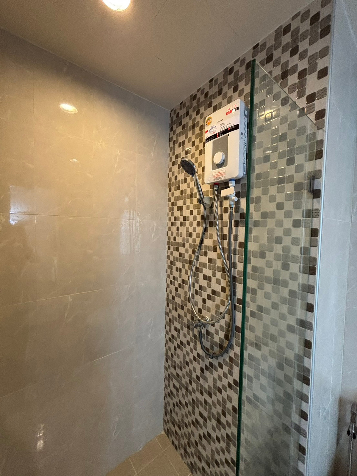 For RentCondoThaphra, Talat Phlu, Wutthakat : Ideo Sathorn Thapra near BTS Phonimit, 2 bedrooms, 2 parking spaces, new room, new furniture, available for rent.