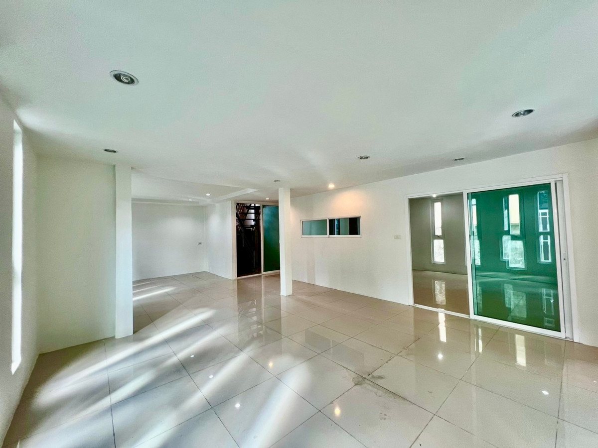 ให้เช่าบ้านลาดพร้าว เซ็นทรัลลาดพร้าว : ให้เช่า บ้านเดี่ยวหลังมุม สไตล์โฮมออฟฟิศ | วิภาวดี 20 | ทำเลใจกลางเมือง เหมาะอยู่อาศัยหรือทำสำนักงานส่วนตัว