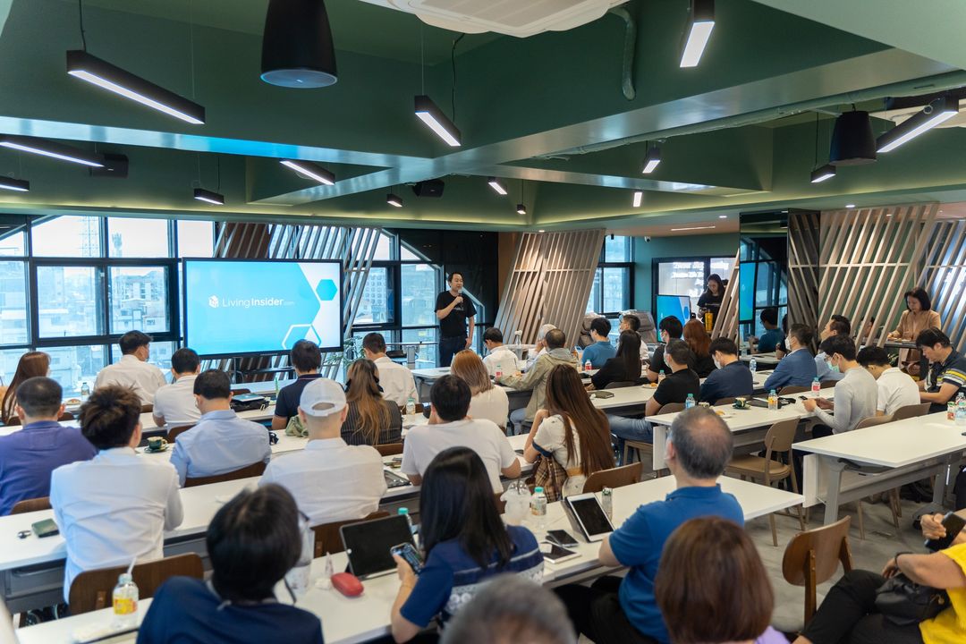 For RentHome OfficeRatchadapisek, Huaikwang, Suttisan : 🔥Daily Space for Rent🔥 Living Co-Space, 250 sq m, near MRT Sutthisan (Exit 4). Minimum 10 people or more.